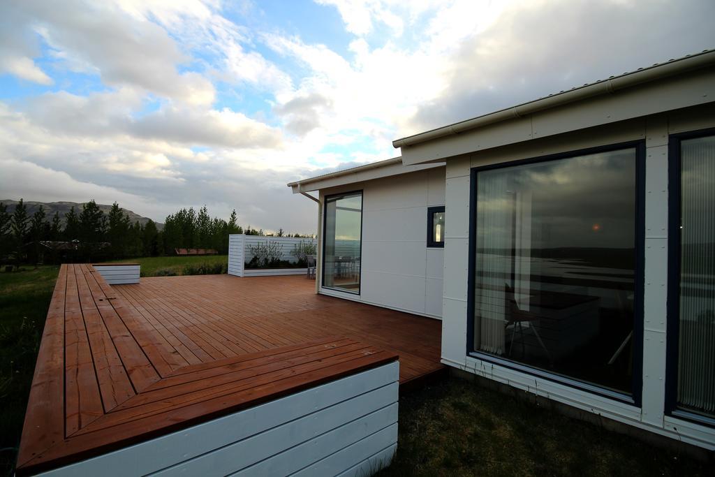 Luxury Villa With River View Laugaras ภายนอก รูปภาพ