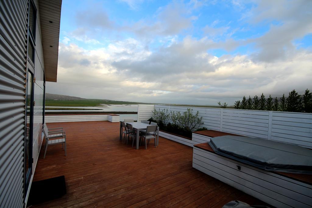 Luxury Villa With River View Laugaras ภายนอก รูปภาพ